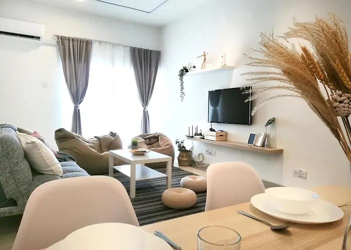 Subang City Residence, Spacious Home With Balcony, Walking Distance To Summit, 5Min To Sunway