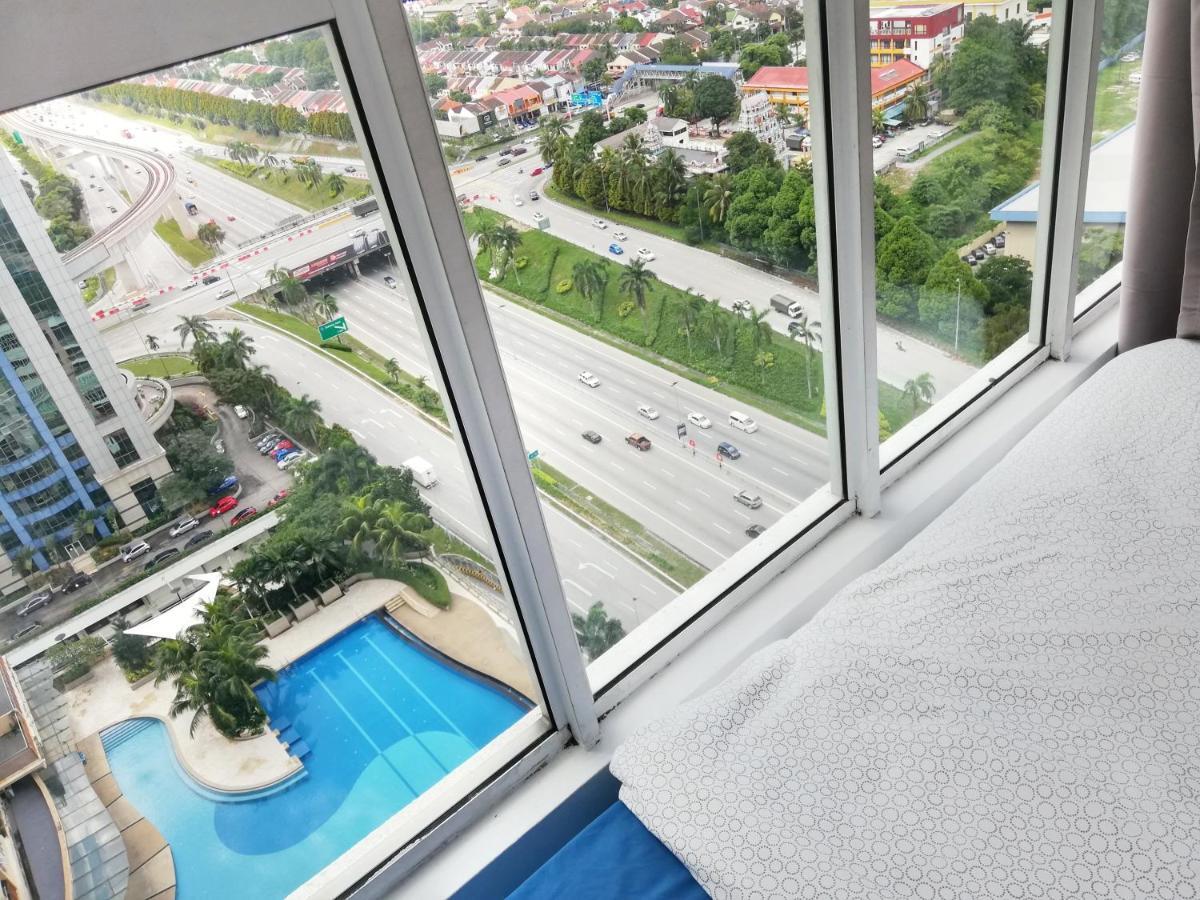 Subang Residence, Spacious With Balcony, Walking Distance To Summit, 5min To Sunway Apartment *