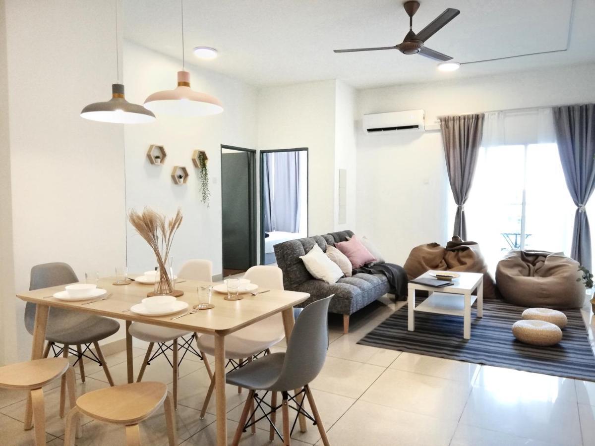 Apartment Subang Residence, Spacious With Balcony, Walking Distance To Summit, 5min To Sunway Subang Jaya