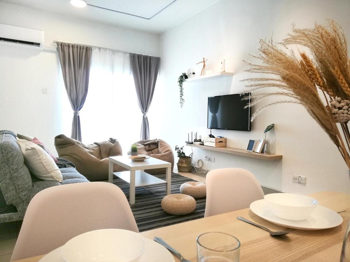 Subang Residence, Spacious With Balcony, Walking Distance To Summit, 5min To Sunway * Subang Jaya
