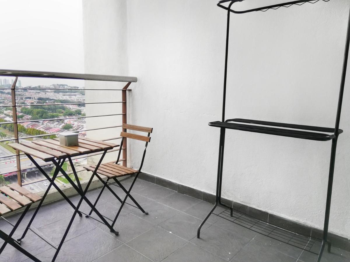 Apartment Subang Residence, Spacious With Balcony, Walking Distance To Summit, 5min To Sunway Subang Jaya