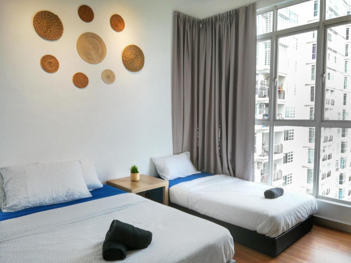 Subang Residence, Spacious With Balcony, Walking Distance To Summit, 5min To Sunway Apartment