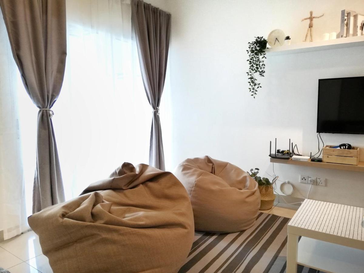 Subang Residence, Spacious With Balcony, Walking Distance To Summit, 5min To Sunway Apartment