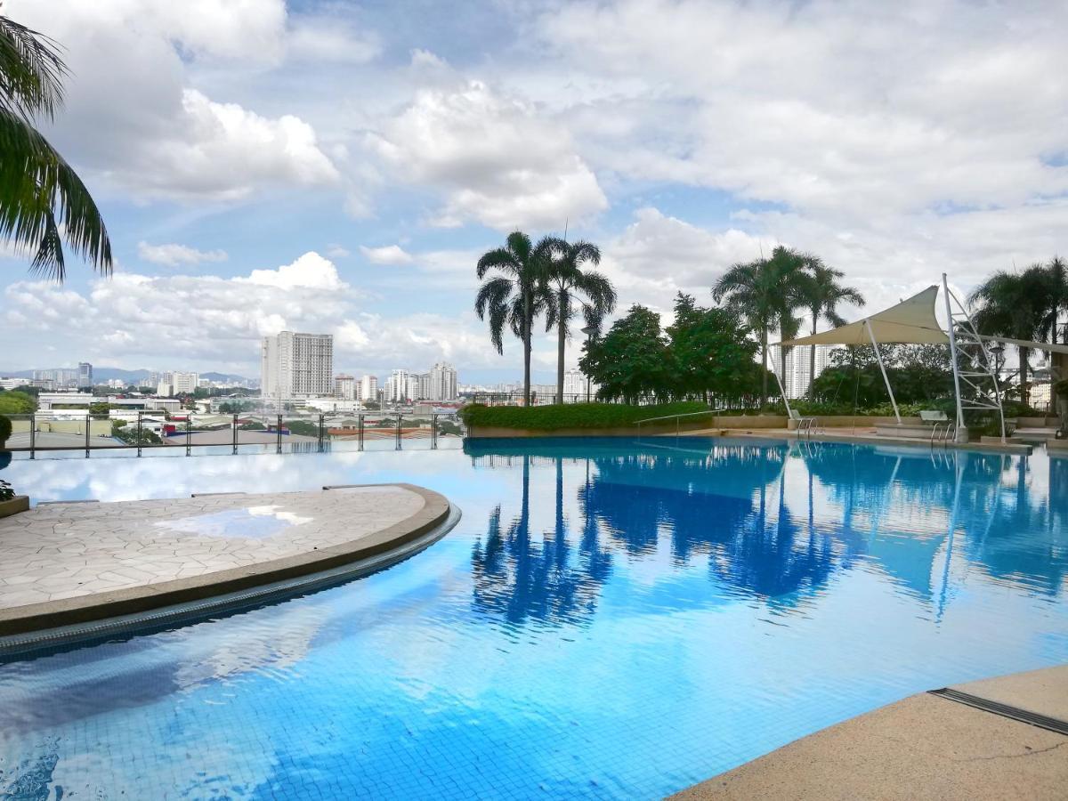 Apartment Subang Residence, Spacious With Balcony, Walking Distance To Summit, 5min To Sunway Subang Jaya