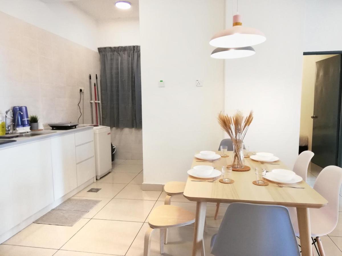 Subang Residence, Spacious With Balcony, Walking Distance To Summit, 5min To Sunway Apartment *