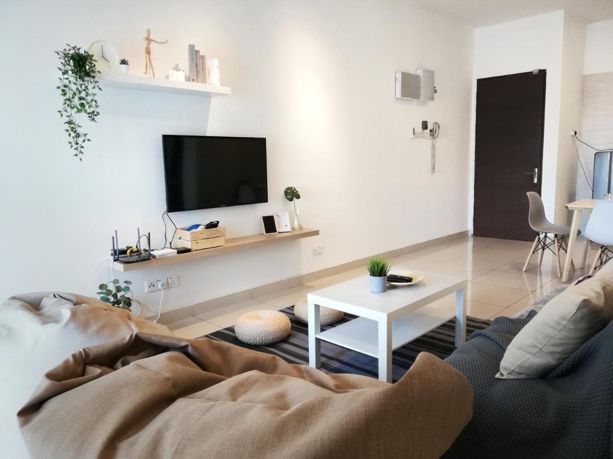 Subang Residence, Spacious With Balcony, Walking Distance To Summit, 5min To Sunway Subang Jaya