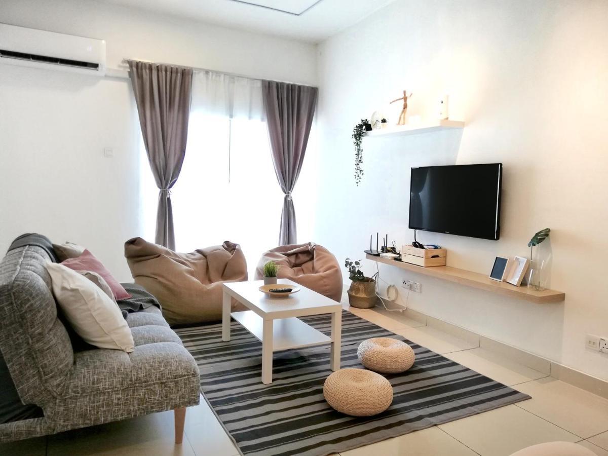 Apartment Subang Residence, Spacious With Balcony, Walking Distance To Summit, 5min To Sunway