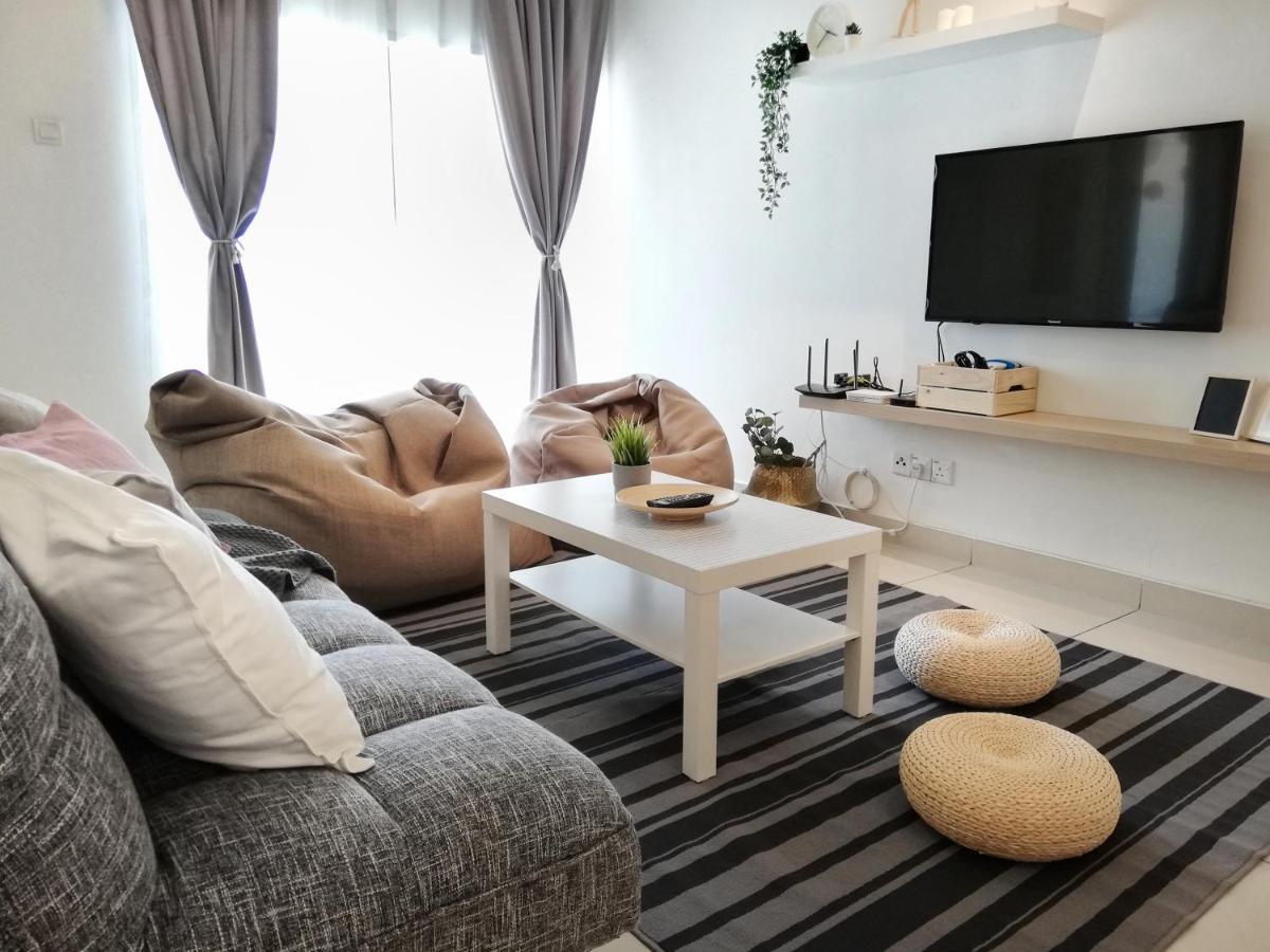 Subang Residence, Spacious With Balcony, Walking Distance To Summit, 5min To Sunway Apartment Subang Jaya